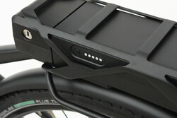 Rower elektryczny z akumulatorem na bagażniku