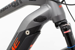 Rower elektryczny z akumulatorem wewnątrz ramy