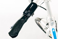 manetka gazu rower elektryczny