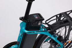 Rower elektryczny z akumulatorem za siodełkiem