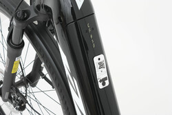 Rower elektryczny z akumulatorem wewnątrz ramy
