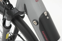 Rower elektryczny z akumulatorem wewnątrz ramy