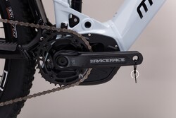 silnik centralny w rowerze elektrycznym