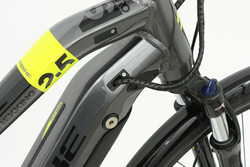 Rower elektryczny z akumulatorem wewnątrz ramy