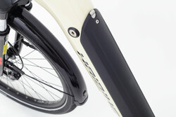 Rower elektryczny z akumulatorem wewnątrz ramy