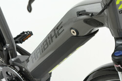 Rower elektryczny z akumulatorem wewnątrz ramy