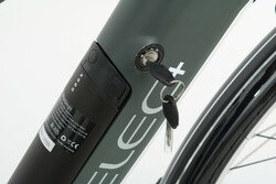 Rower elektryczny z akumulatorem wewnątrz ramy