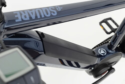 Rower elektryczny z akumulatorem wewnątrz ramy