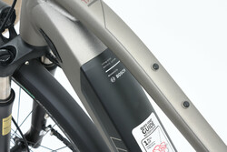 Rower elektryczny z akumulatorem wewnątrz ramy