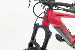 Rower elektryczny z akumulatorem wewnątrz ramy