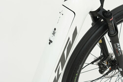 Rower elektryczny z akumulatorem wewnątrz ramy