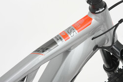 Rower elektryczny z akumulatorem wewnątrz ramy