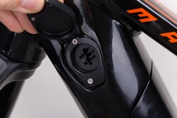 Rower elektryczny z akumulatorem wewnątrz ramy