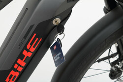 Rower elektryczny z akumulatorem wewnątrz ramy