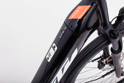 Rower elektryczny z akumulatorem wewnątrz ramy