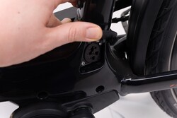 Rower elektryczny z akumulatorem wewnątrz ramy