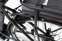 Rower elektryczny z akumulatorem na bagażniku